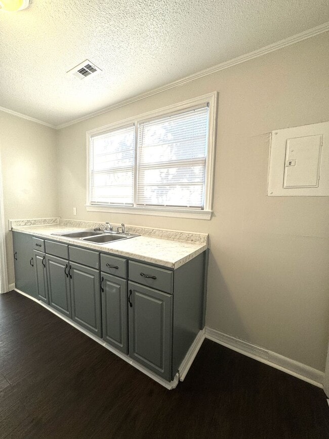 Building Photo - Adorable home !