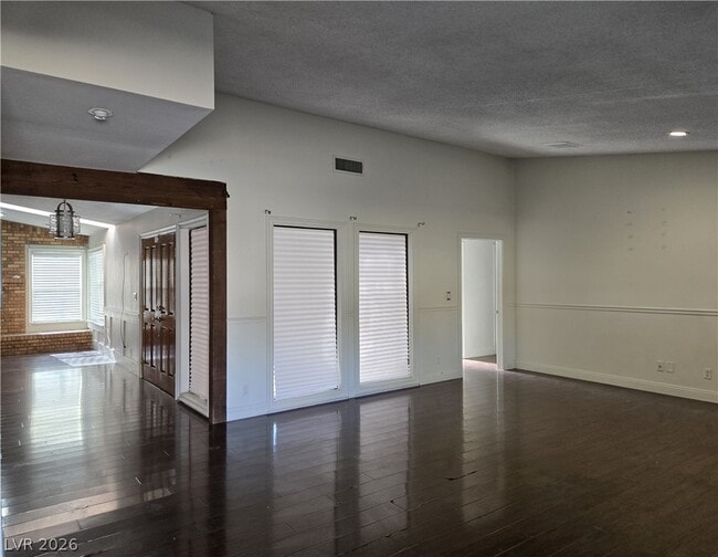 Building Photo - 5945 N El Capitan Way