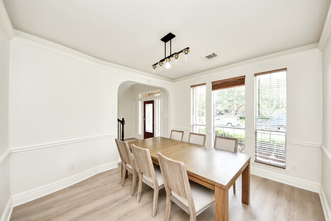 Building Photo - 527 Little River Ct