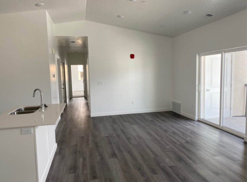 Building Photo - 462 W 40 S