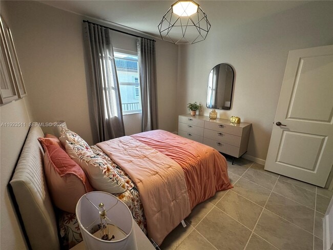 Building Photo - 2288 SE 30th St