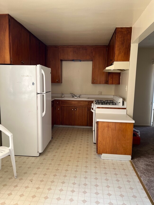 Kitchen - 7221 S La Cienega Blvd