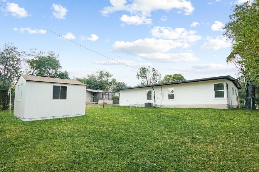 Building Photo - 462 Springwood Ln