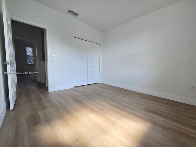 Building Photo - 129 Riverwalk Cir