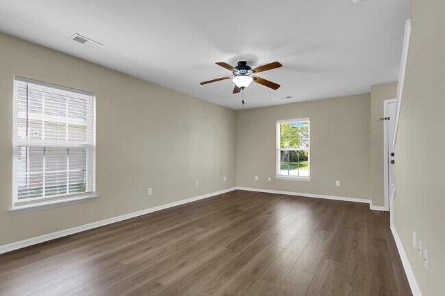 Building Photo - Charming 3BR Home with Private Fenced Backyard in Hunter’s Bend – Move-In Ready!