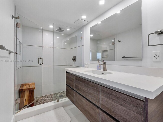 Building Photo - 550 S Ocean Blvd