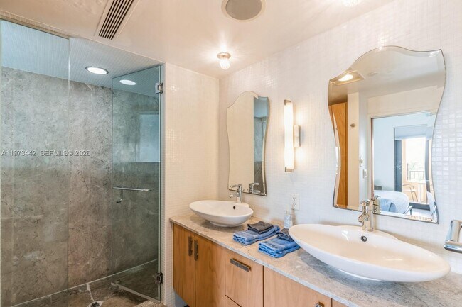 Building Photo - 1330 Ocean Dr