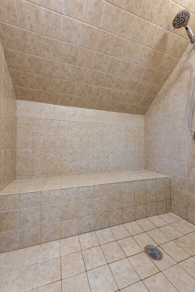Master Shower - 1114 E 7th St