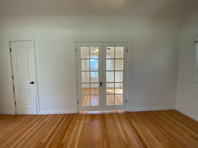 Building Photo - 2445 Custer Ave