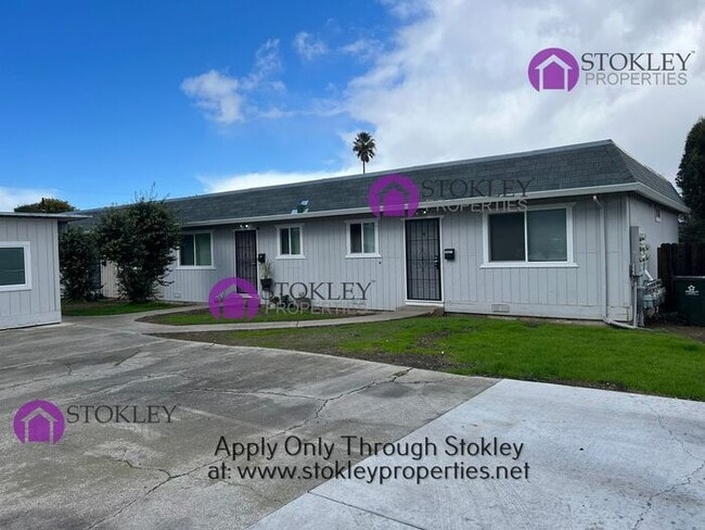 Building Photo - 35 Roberts St