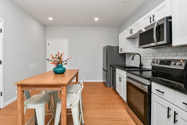 Building Photo - 505 W Grand St