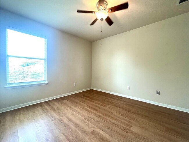 Building Photo - 20625 Farm Pond Ln