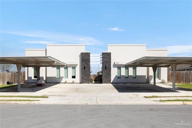 Primary Photo - 3409 Sahara Dr