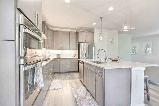 Building Photo - A true stunner in Tehaleh community!