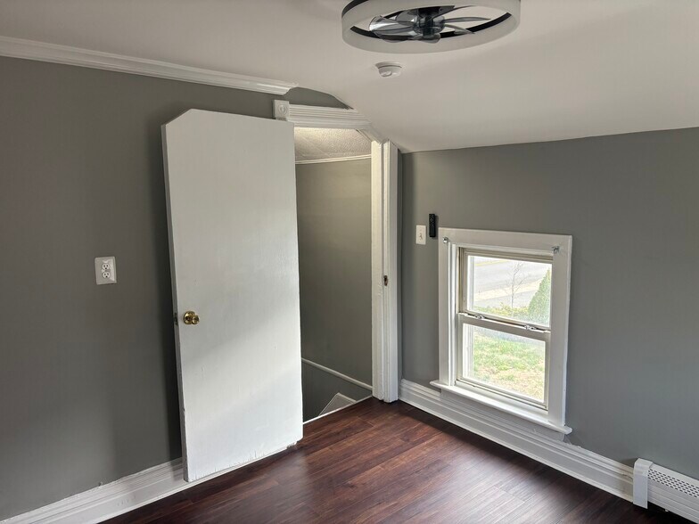 Building Photo - 17 Tennent Ave