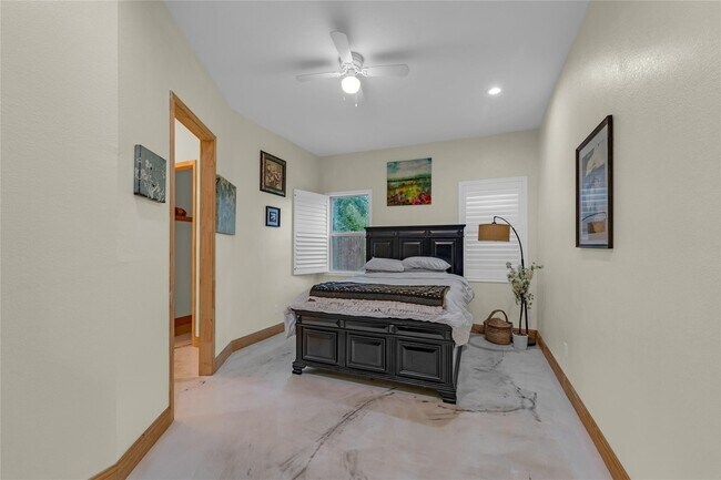 Building Photo - 25737 Glen Loch Dr