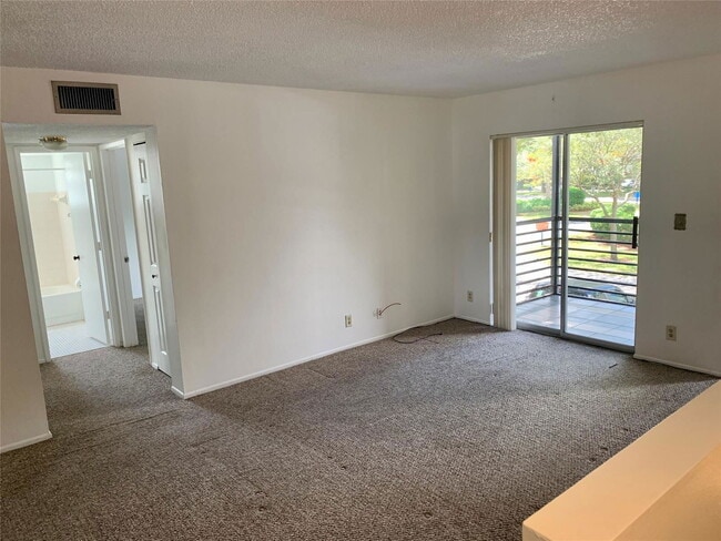 Building Photo - 511 Gardens Dr
