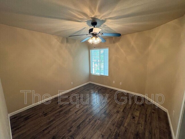 Building Photo - 3316 W Wren Ave