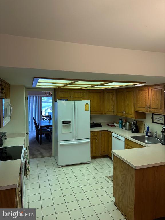 Building Photo - 864 Jefferson Way