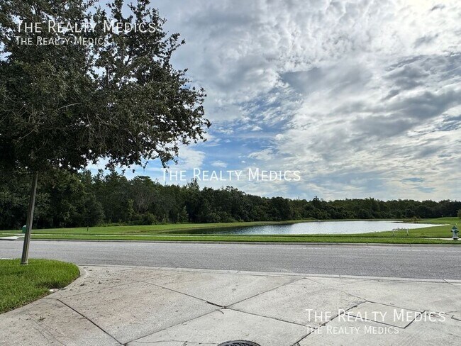 Building Photo - 15764 Ave Of The Arbors