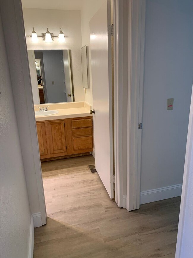 Building Photo - 2BD / 2BA Condo in Cedar Creek