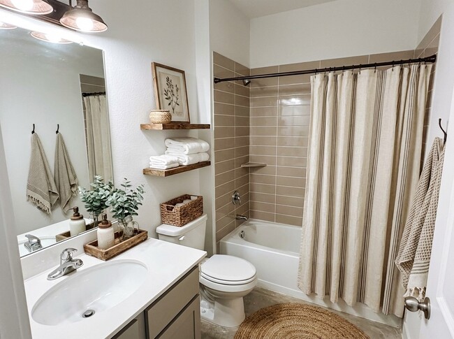 Building Photo - 2208 Inglenook Grv Dr