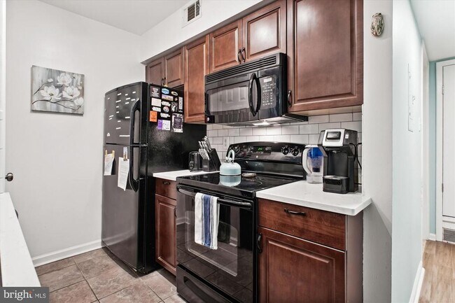Building Photo - 8505 Barrington Ct