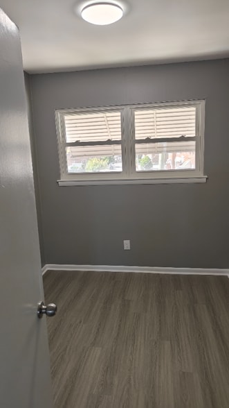 Building Photo - 12633 Biscayne Dr
