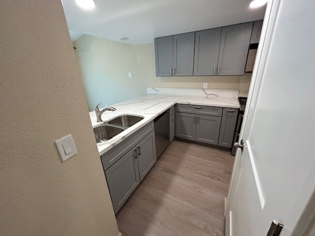 Building Photo - Beautiful Newly Remodeled 2 Bedroom 2 Bathroom Condo in SE Visalia!