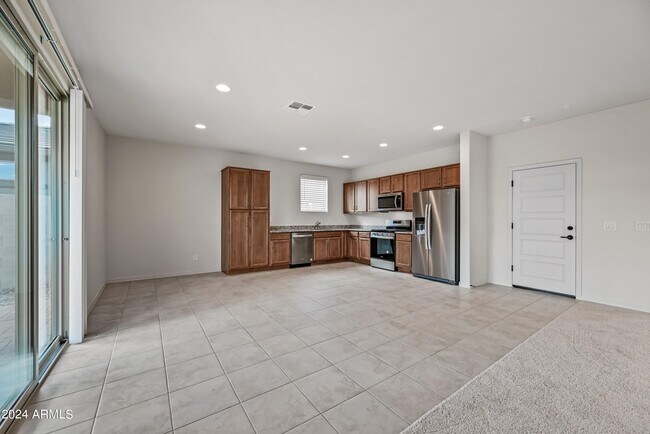 Building Photo - 8961 W San Juan Ave