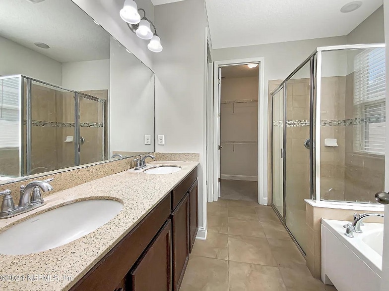 Building Photo - 14562 Serena Dr