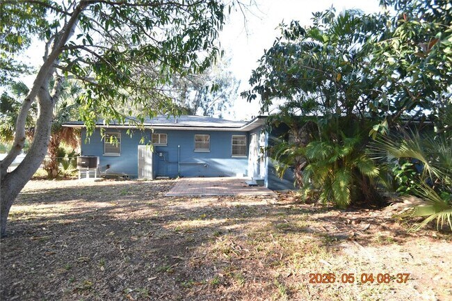 Building Photo - 2801 Sanders Dr