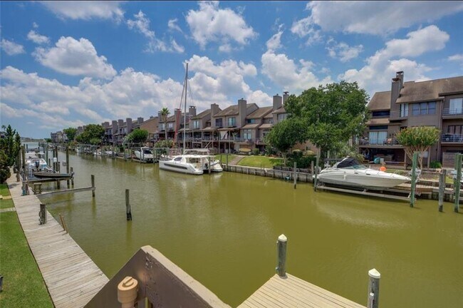 Building Photo - 18104 Starboard Dr