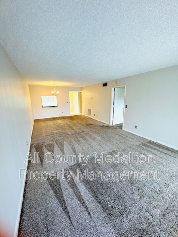 Building Photo - 6731 Winkler Rd