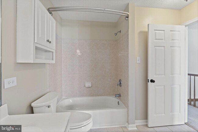 Building Photo - 5030 Finsbury Rd