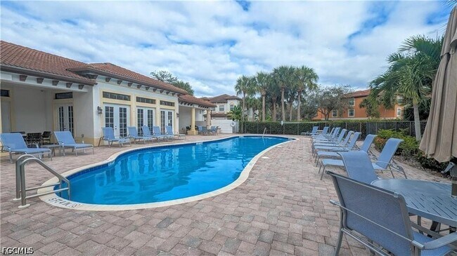 Building Photo - 15850 Portofino Springs Blvd