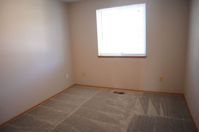 Building Photo - 114 SW 14th Cir