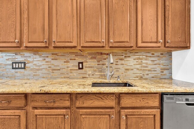 Building Photo - 8099 Cassia Dr