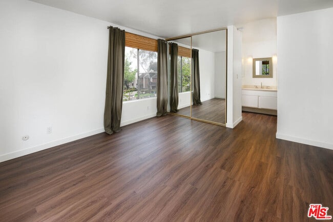 Building Photo - 11201 Summertime Ln