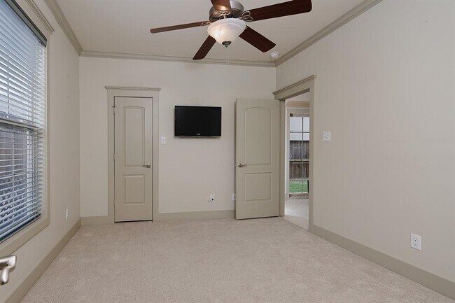 Building Photo - 514 Cortlandt St