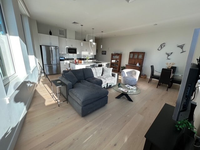 Building Photo - 167 Newbury St