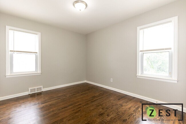 Building Photo - 19366 Woodside St