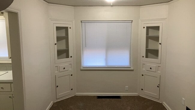 Building Photo - 1076 Sherwood Dr