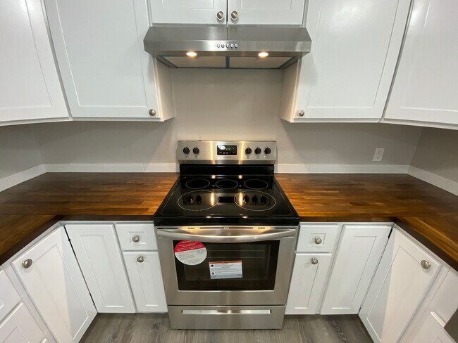 Building Photo - 309 Choker St SE