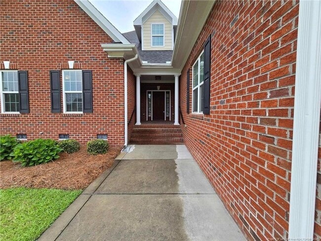 Building Photo - Rental in gated Gates Four!