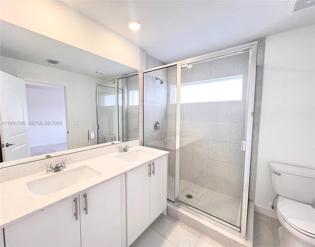 Building Photo - 3760 SW 50th Ave