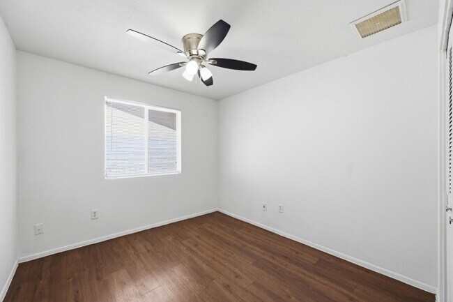 Building Photo - 204 E Duke Dr