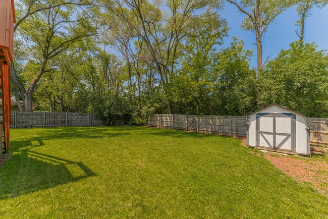 Building Photo - 21W458 Buckingham Rd