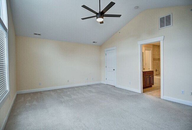 Building Photo - MOVE IN READY! GORGEOUS HOME IN CHESAPEAKE!