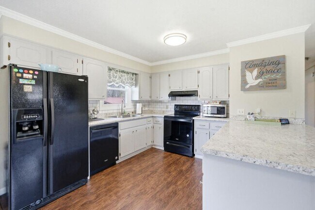 Building Photo - 392 Minga Rd